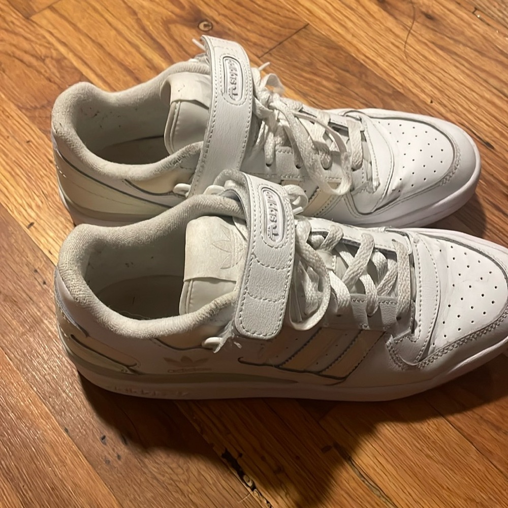 Adidas Originals Forum Low Lifestyle Shoes 
GX4523
Women’s 9
White Ecru Tint Gum